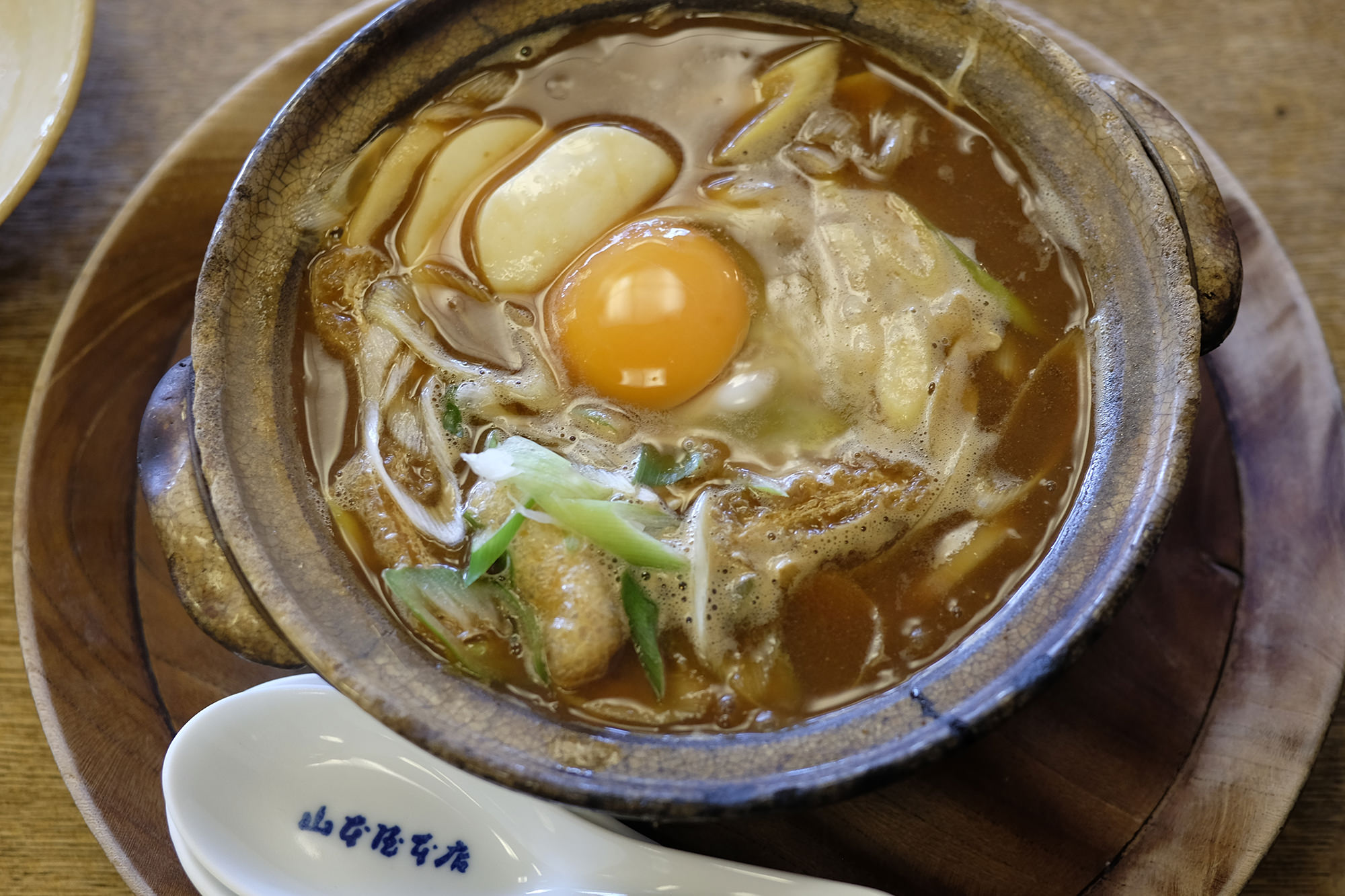 たまらずレンゲで啜ると、鼻は間違っていなかった。 - KIJI フリー
